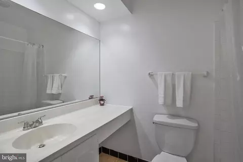 Bath - 7075 Leestone St, Springfield, VA 22151 photo 3 of 4