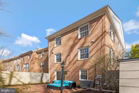 Exterior - 7075 Leestone St, Springfield, VA 22151 photo 3 of 5