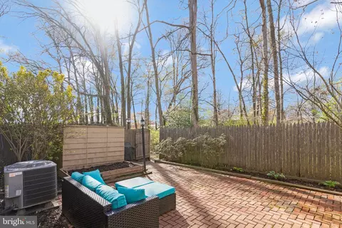 Exterior - 7075 Leestone St, Springfield, VA 22151 photo 2 of 5