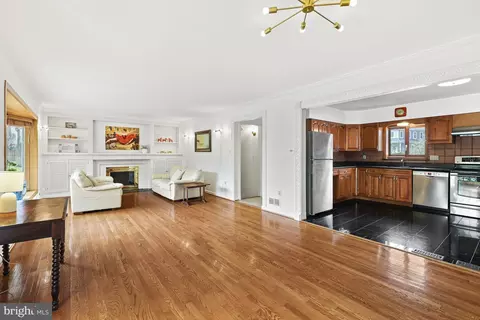 Living - 6433 Tucker Ave, Mclean, VA 22101 photo 3 of 4
