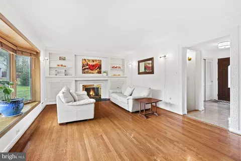 Living - 6433 Tucker Ave, Mclean, VA 22101 photo 2 of 4