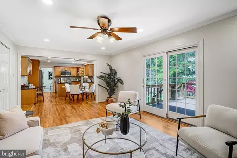 Living - 6380 Phillip Ct, Springfield, VA 22152 photo 6 of 11