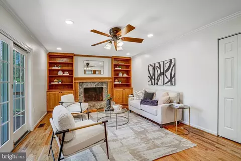 Living - 6380 Phillip Ct, Springfield, VA 22152 photo 4 of 11