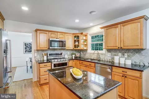 Kitchen - 6380 Phillip Ct, Springfield, VA 22152 photo 4 of 7