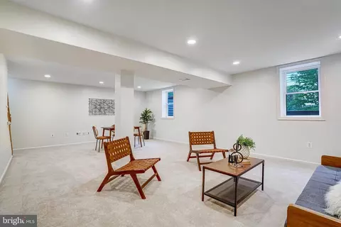 Living - 6380 Phillip Ct, Springfield, VA 22152 photo 9 of 11