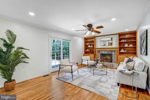Living - 6380 Phillip Ct, Springfield, VA 22152 photo 8 of 11