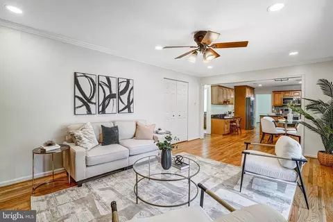 Living - 6380 Phillip Ct, Springfield, VA 22152 photo 7 of 11