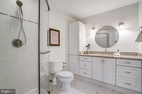 Bath - 6380 Phillip Ct, Springfield, VA 22152 photo 7 of 9
