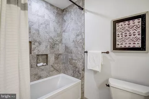 Bath - 6380 Phillip Ct, Springfield, VA 22152 photo 9 of 9