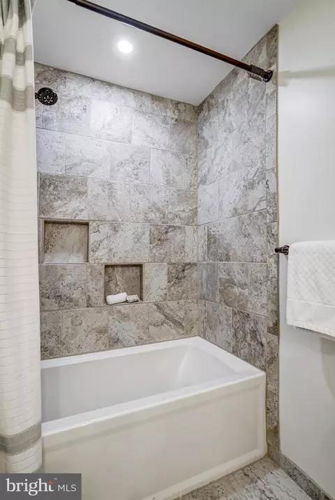 Bath - 6380 Phillip Ct, Springfield, VA 22152 photo 6 of 9