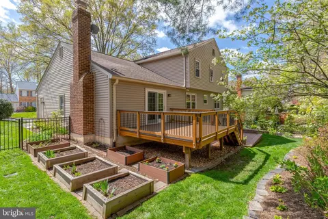 Exterior - 6380 Phillip Ct, Springfield, VA 22152 photo 7 of 25