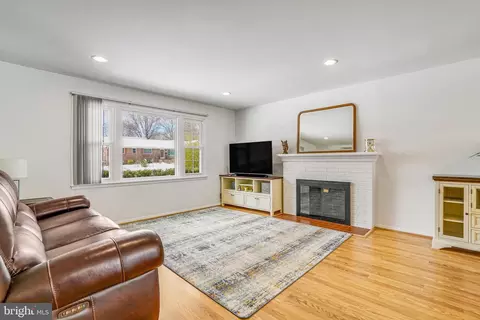 5603 Sedgwick Ln, Springfield, VA 22151 photo 9