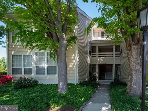 4501 B Hazeltine Ct #B, Alexandria, VA 22312