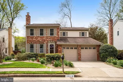 2610 Pine Knot Dr, Vienna, VA 22181
