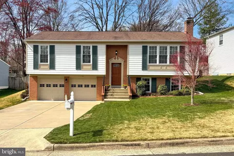 Exterior - 7104 Rolling Forest Ave, Springfield, VA 22152 photo 2 of 11