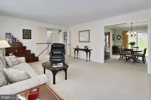 Living - 7104 Rolling Forest Ave, Springfield, VA 22152 photo 2 of 6