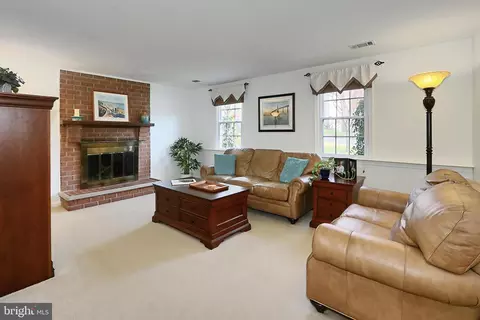 Living - 7104 Rolling Forest Ave, Springfield, VA 22152 photo 5 of 6