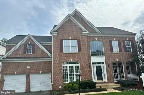 8637 Hillside Manor Dr, Springfield, VA 22152