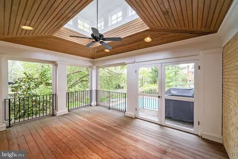 Exterior - 6305 Stoneham Ln, Mclean, VA 22101 photo 13 of 50
