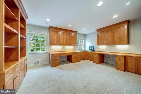 Living - 6305 Stoneham Ln, Mclean, VA 22101 photo 8 of 11