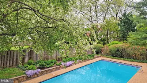 Exterior - 6305 Stoneham Ln, Mclean, VA 22101 photo 33 of 50