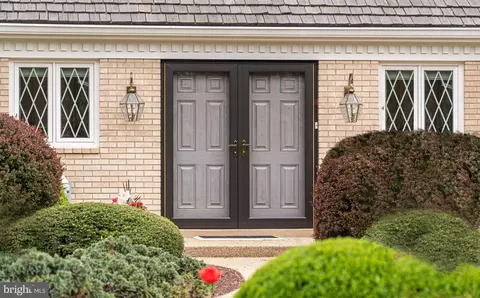 Exterior - 6305 Stoneham Ln, Mclean, VA 22101 photo 11 of 50