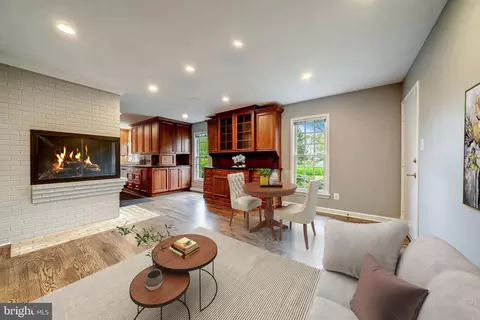 Living - 6305 Stoneham Ln, Mclean, VA 22101 photo 4 of 11