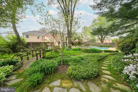 Exterior - 6305 Stoneham Ln, Mclean, VA 22101 photo 18 of 50