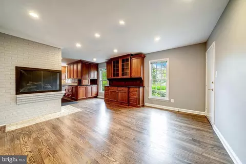 Living - 6305 Stoneham Ln, Mclean, VA 22101 photo 5 of 11