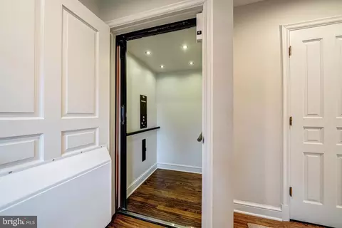 Bath - 6305 Stoneham Ln, Mclean, VA 22101 photo 4 of 7