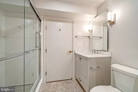 Bath - 6305 Stoneham Ln, Mclean, VA 22101 photo 7 of 7