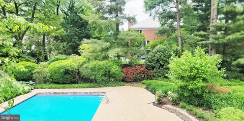Exterior - 6305 Stoneham Ln, Mclean, VA 22101 photo 7 of 50