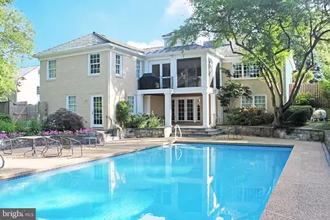 Exterior - 6305 Stoneham Ln, Mclean, VA 22101 photo 2 of 50