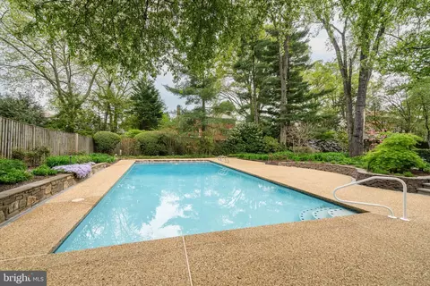 Exterior - 6305 Stoneham Ln, Mclean, VA 22101 photo 36 of 50