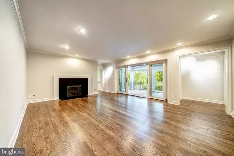 Living - 6305 Stoneham Ln, Mclean, VA 22101 photo 2 of 11