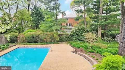 Exterior - 6305 Stoneham Ln, Mclean, VA 22101 photo 34 of 50