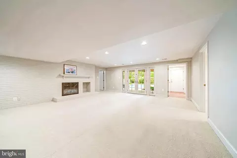 Living - 6305 Stoneham Ln, Mclean, VA 22101 photo 10 of 11