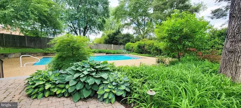 Exterior - 6305 Stoneham Ln, Mclean, VA 22101 photo 39 of 50