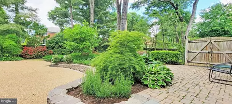 Exterior - 6305 Stoneham Ln, Mclean, VA 22101 photo 17 of 50