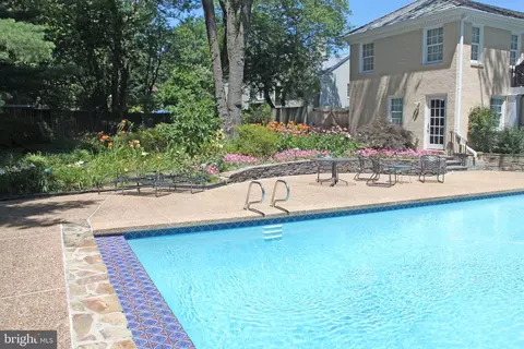 Exterior - 6305 Stoneham Ln, Mclean, VA 22101 photo 32 of 50