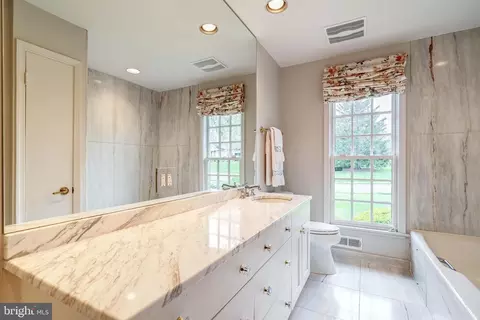 Bath - 6305 Stoneham Ln, Mclean, VA 22101 photo 5 of 7