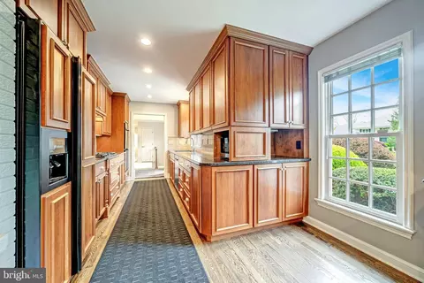 Kitchen - 6305 Stoneham Ln, Mclean, VA 22101 photo 3 of 6