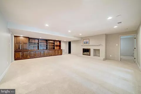 Living - 6305 Stoneham Ln, Mclean, VA 22101 photo 11 of 11