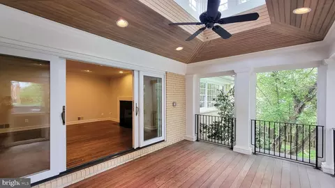 Exterior - 6305 Stoneham Ln, Mclean, VA 22101 photo 14 of 50