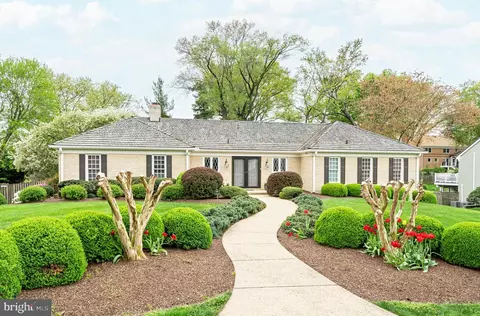 Exterior - 6305 Stoneham Ln, Mclean, VA 22101 photo 10 of 50