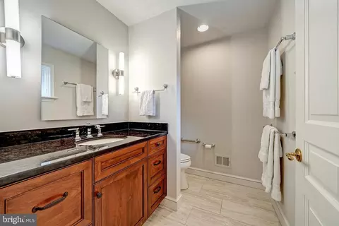 Bath - 6305 Stoneham Ln, Mclean, VA 22101 photo 2 of 7