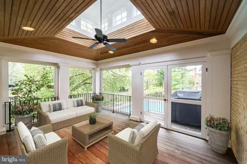 Exterior - 6305 Stoneham Ln, Mclean, VA 22101 photo 12 of 50