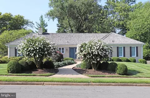 Exterior - 6305 Stoneham Ln, Mclean, VA 22101 photo 9 of 50