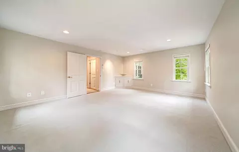 Living - 6305 Stoneham Ln, Mclean, VA 22101 photo 7 of 11