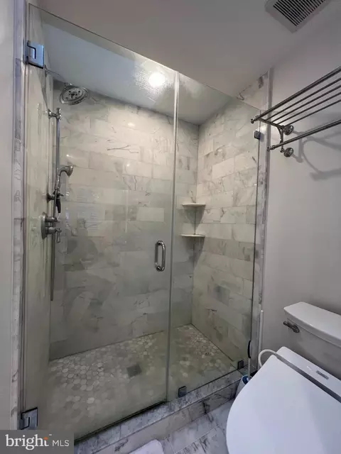 Bath - 6858 Saint Albans Rd, Mclean, VA 22101 photo 2 of 5